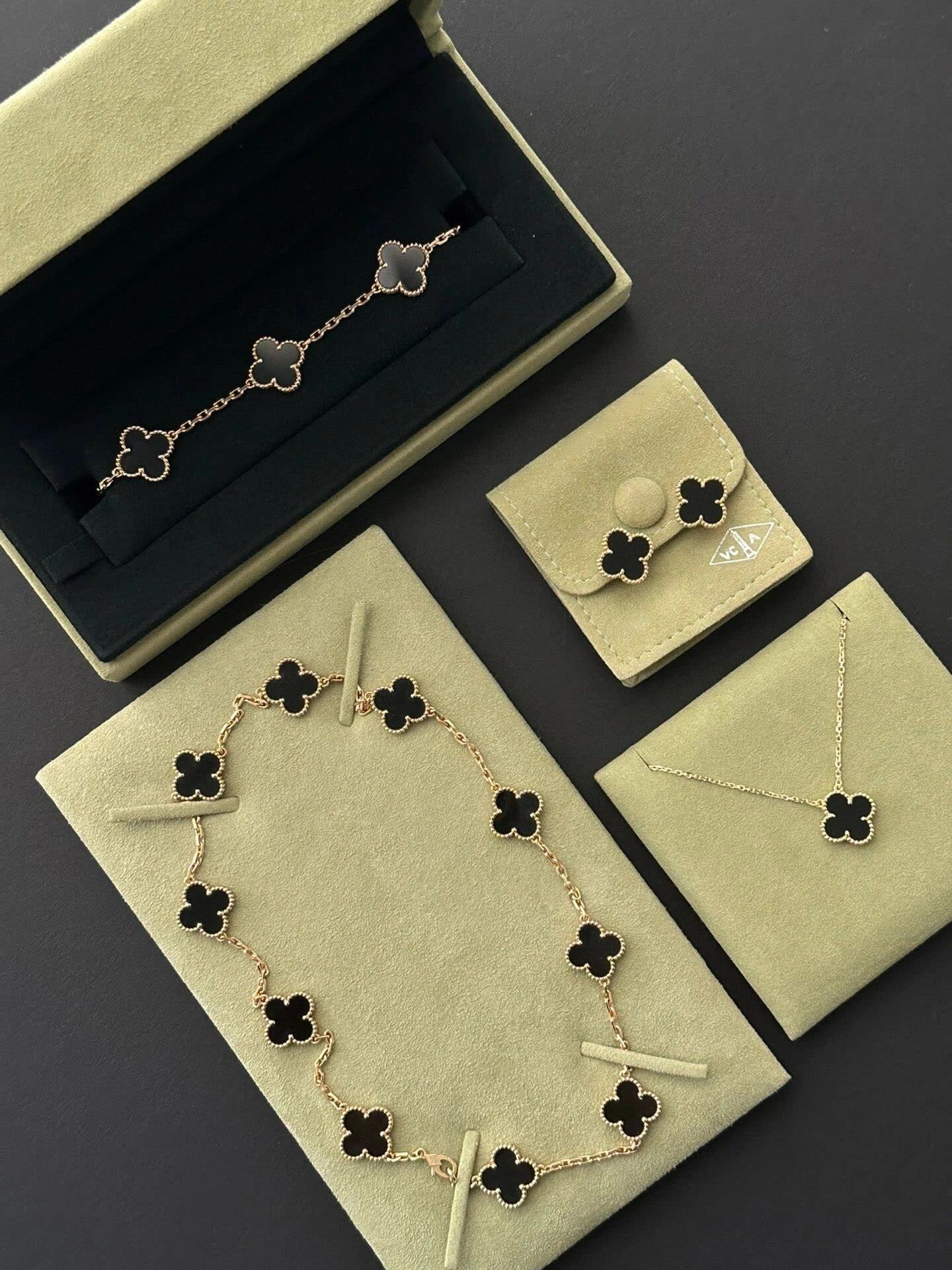 Van Cleef & Arpels Vintage Alhambra Gold and Onyx Necklace